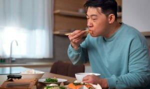 mengunyah-dengan-benar-dapat-cegah-masalah-pencernaan pencernaan