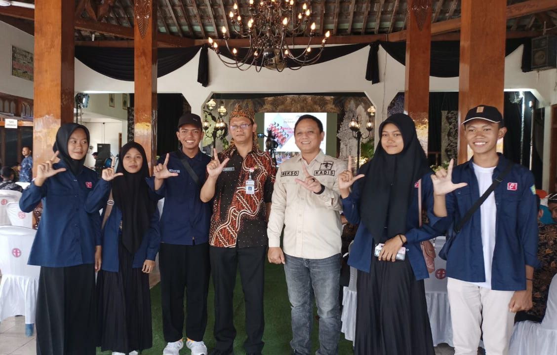 Foto : Foto bersama Kepala Dinporapar Kabupaten Pati dengan Kabid Pemasaran Pariwisata Disporapar Jateng (Sumber : Putri Asia / Mitrapost )