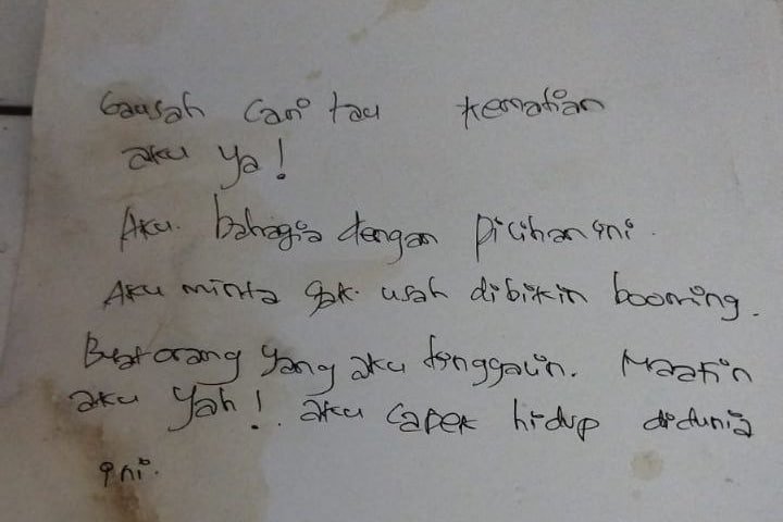 Foto: Surat yang ditinggalkan korban di kamar kos (Sumber: istimewa)