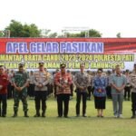 Foto: Kapolresta Pati saat mengecek Pasukan Dalam Apel Gelar Pasukan Operasi Mantap Brata 2023-2024 (mitrapost.com/ istimewa)