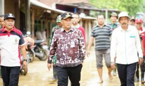 Dua Tanggul Jebol, Pj Bupati Tinjau Lokasi Rumah Warga Terdampak Banjir
