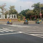 Foto : PKL di Alun-alun Simpang Lima Pati yang masih terlihat berjualan (Sumber : Putri Asia / Mitrapost)