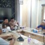 Foto: Perwakilan SPSI sedang mendengarkan respon dari Bupati Rembang H.Abdul Hafidz di ruang rapat Bupati (Sumber: rembangkab)