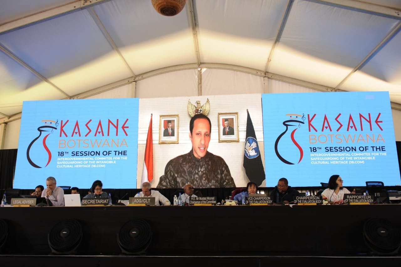 Foto: penetapan status jamu WTBT dilakukan di Kota Kasane, Botswana, oleh Komite Konvensi WBTB (Sumber: jatengprov)