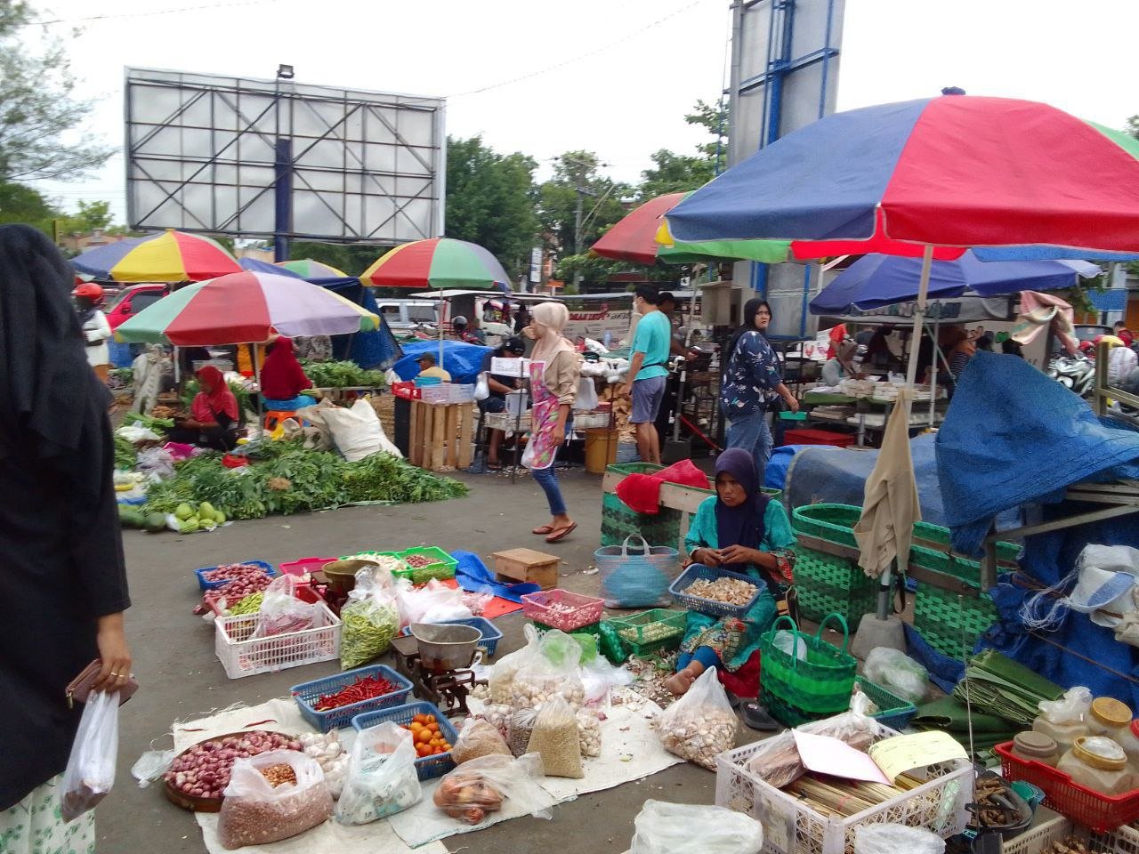 Foto : Aktivitas para pedagang di Pasar Puri,  Pati (Sumber : Mitrapost.com)
