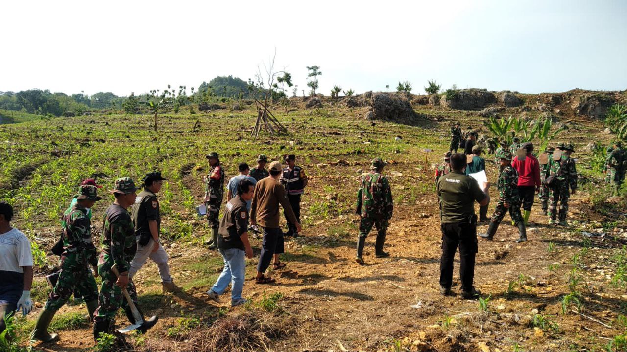 Foto : Kondisi lahan krisis di Pegunungan Kendeng Desa Wukirsari, Kecamatan Tambakromo, Kabupaten Pati yang harus dilakukan penghijauan (Sumber : Istimewa)