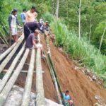 Foto: Akses ke Desa di Lereng Gunung Merbabu Terputus Karena Longsor (Sumber: magelangkab)