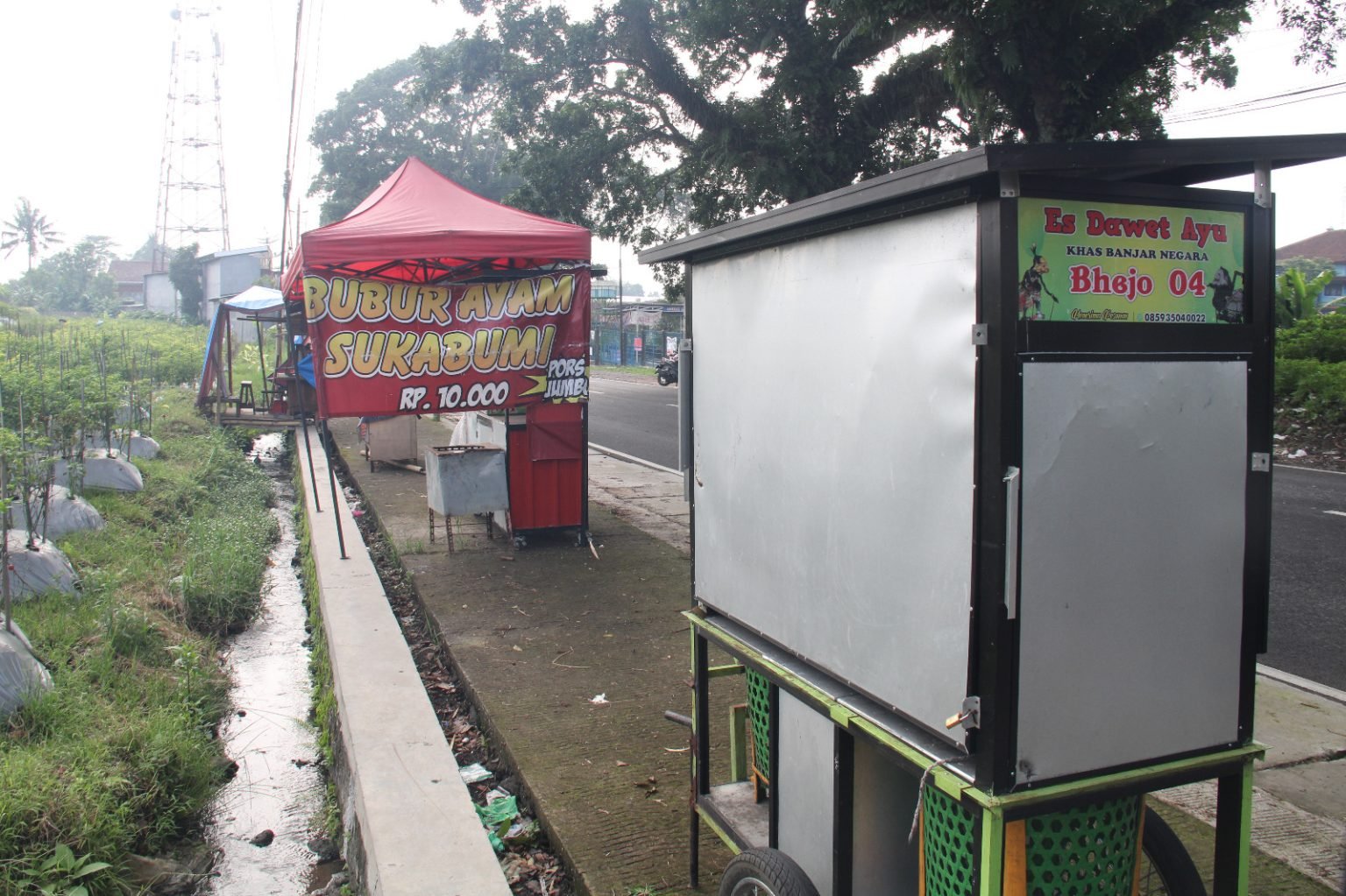 Foto: PKL di sepanjang Jalan Gatot Subroto Temanggung (Sumber: jatengprov)