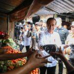 Foto: Jokowi saat mengunjungi Pasar Blabak Mungkid Magelang (Sumber: jatengprov)