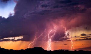 Foto: Ilustrasi cuaca ekstrem (Sumber: istock)