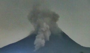 Foto: Gunung Merapi Kembali Muntahkan Awan Panas Guguran (Sumber: magelangkab)
