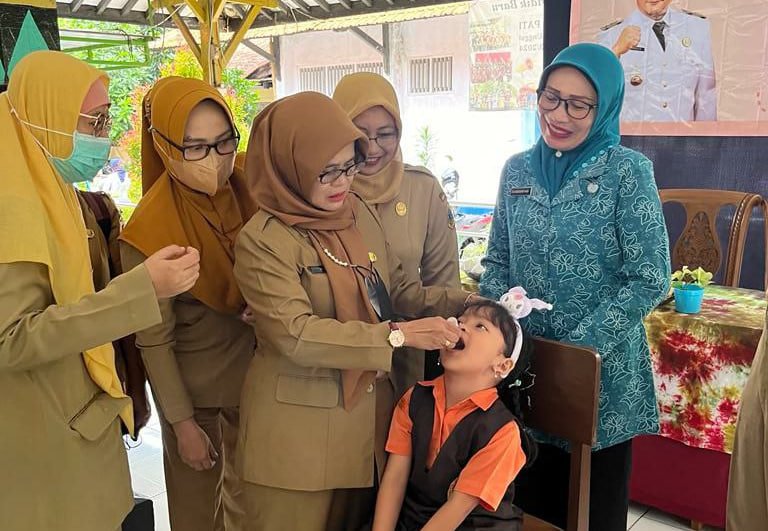 Foto : Dinas Kesehatan melakukan Vaksin Pin-Polio di KB-TK Pertiwi Pati. (Dok : Mitrapost.com/istimewa)