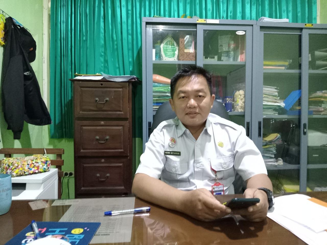 Foto: Kepala Bidang (Kabid) Kebersihan, Persampahan, dan Pertamanan DLH Kabupaten Pati, Henri Setiawan (Sumber: mitrapost/kafi) Foto: Kepala Bidang (Kabid) Kebersihan, Persampahan, dan Pertamanan DLH Kabupaten Pati, Henri Setiawan (Sumber: mitrapost/kafi)