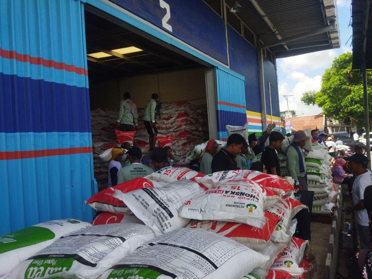 Foto : Beberapa Bantuan Pupuk Non-Subsidi di GPP Pati yang diadakan Pupuk Indonesia. Dok : (Mitrapost.com/Ilham)