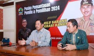 Foto: (Pj) Gubernur Jawa Tengah, Nana Sudjana di Posko Pemantauan Pemilu Pemprov Jateng (Sumber: jatengprov)