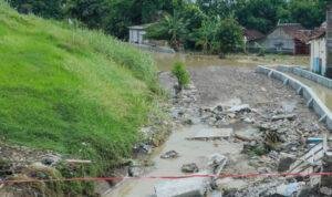 Foto: Pemprov Jateng Bakal Perbaiki Tanggul Jebol (Sumber: jatengprov)