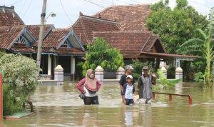 Foto : Warga Desa Jepuro Kecamatan Juwana Tergenang Banjir (Dok. Mitrapost.com/Istimewa) Foto : Warga Desa Jepuro Kecamatan Juwana Tergenang Banjir (Dok. Mitrapost.com/Istimewa)