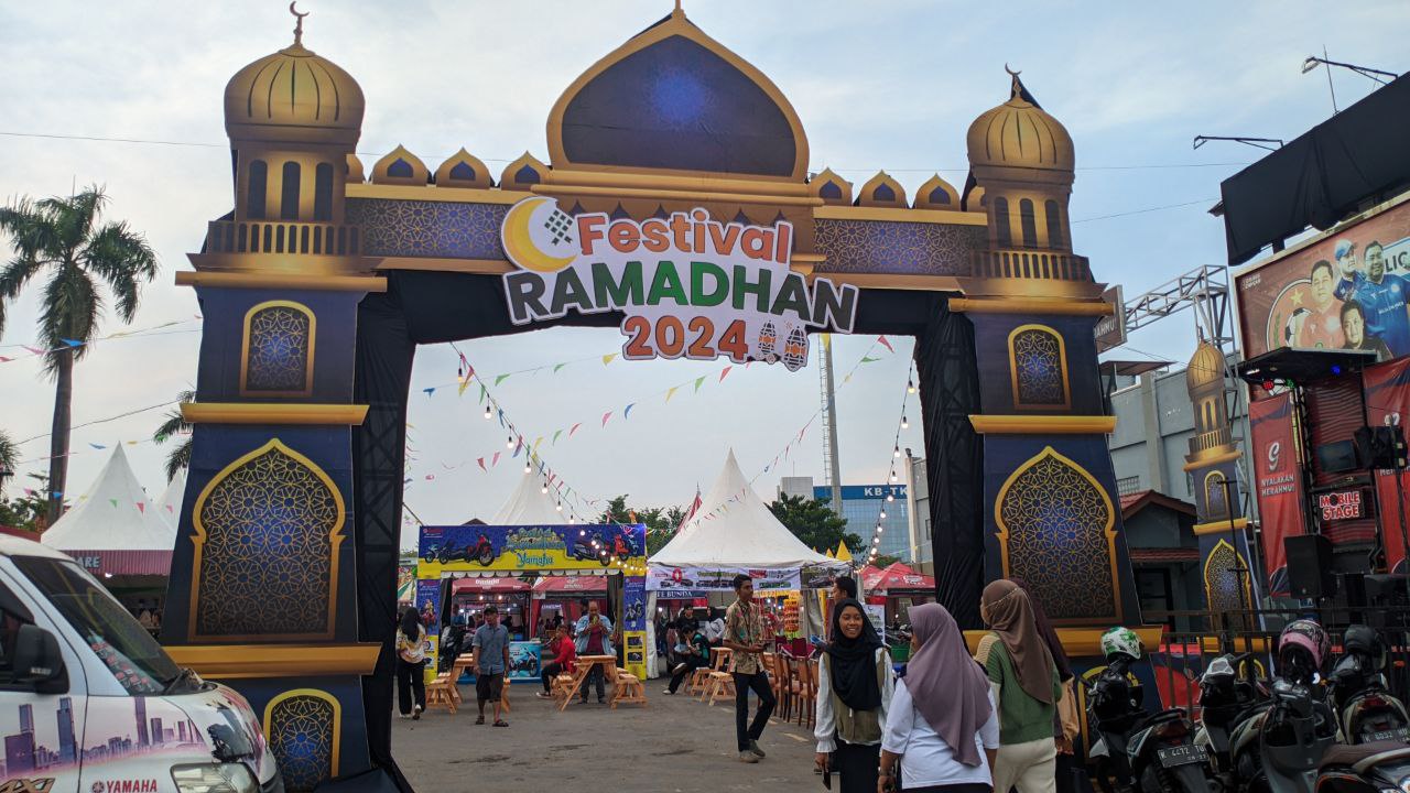 Foto : Suasana Pati Festival Ramadhan di halaman Stadion Joyokusumo Kabupaten Pati (Sumber : mitrapost.com/ Asy)