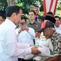 Jokowi serahkan bansos
