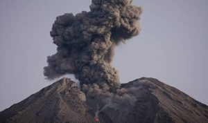 Foto: Ilustrasi aktivitas gunung berapi (Sumber: istock)