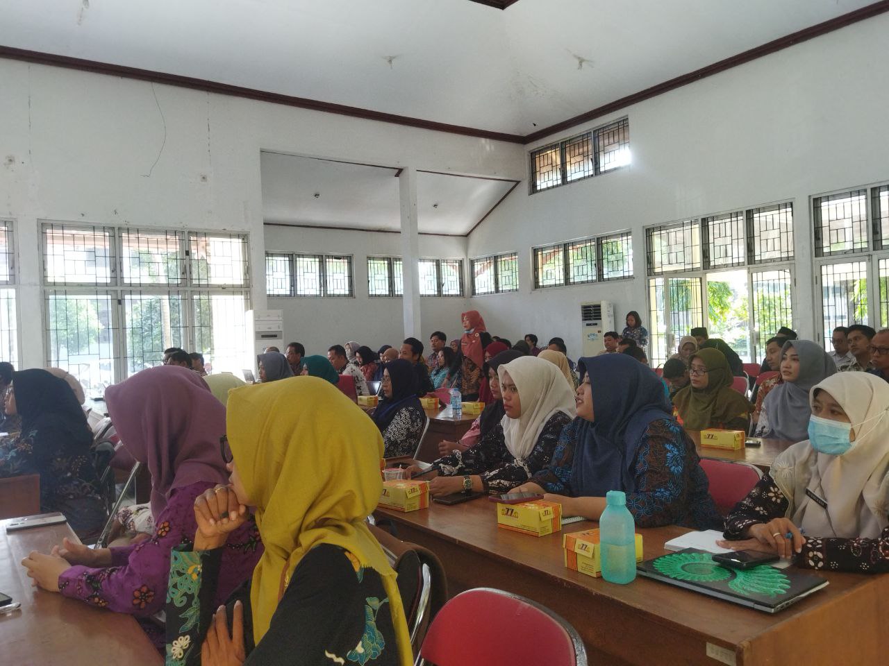Foto : Beberapa Guru SMP Sedang Mengikuti Pelatihan di Disdikbud Pati (Dok. Mitrapost.com/Ilham)