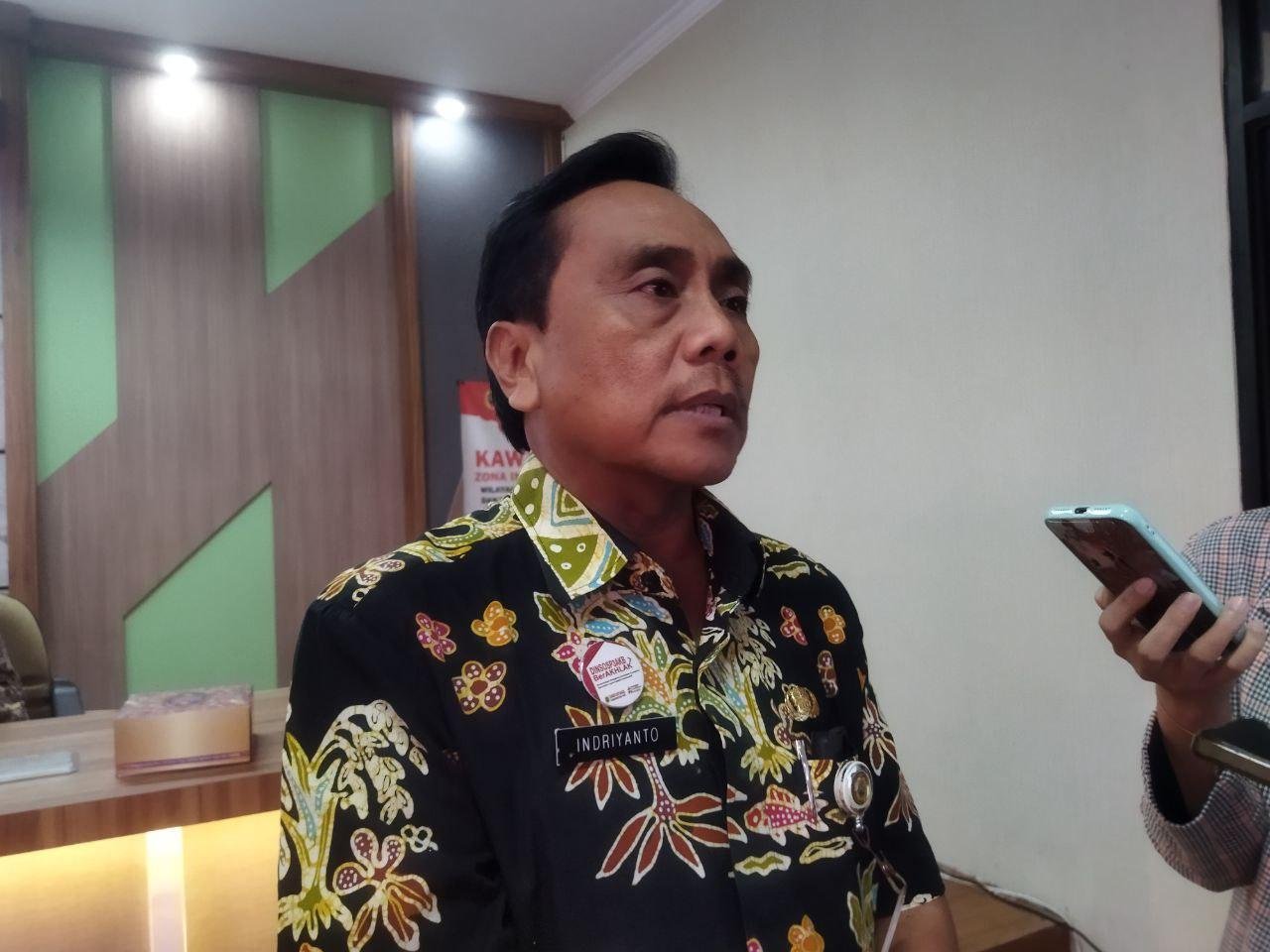 Foto : Kepala Dinsosp3akb, Indriyanto saat ditemui selesai Evaluasi KLA (Sumber: Mitrapost.com/Ilham)