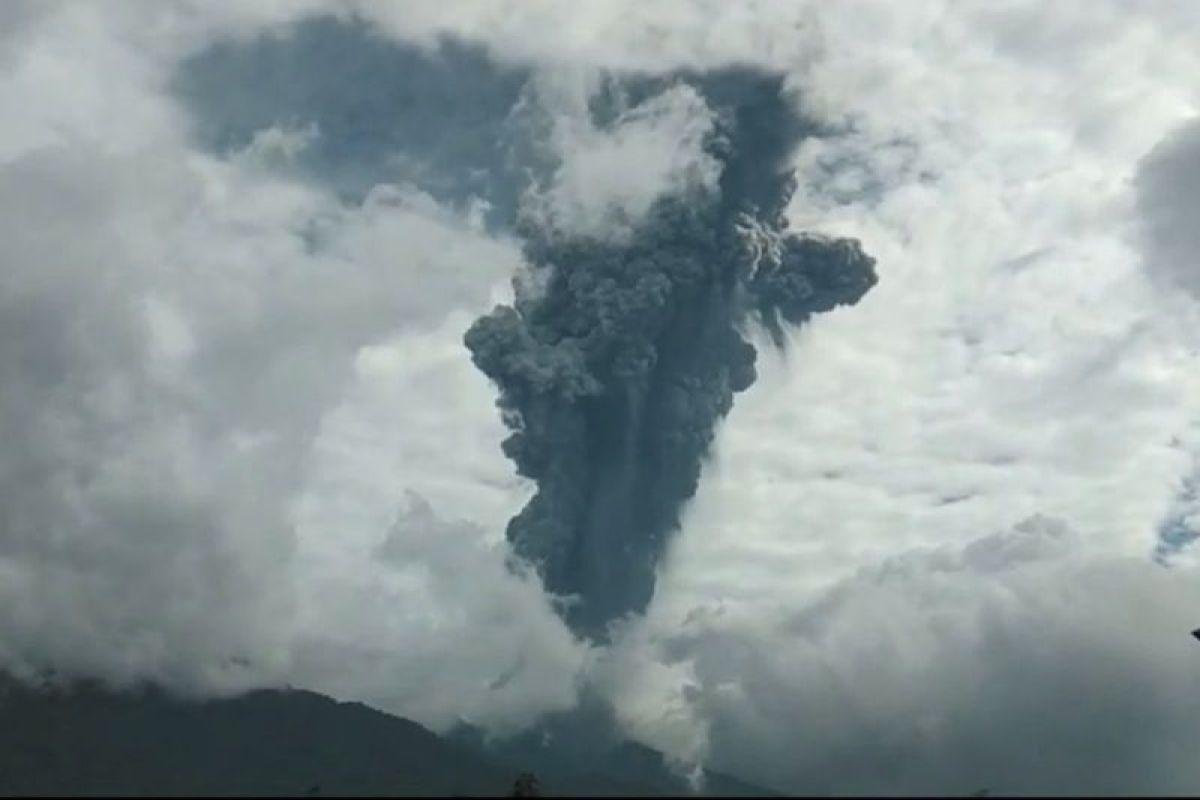 Foto: Ilustrasi Gunung Marapi Sumbar Alami Erupsi Hari Ini (Sumber: istimewa)