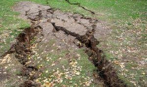 Foto: Ilustrasi tanah retak (Sumber: istock) Foto: Ilustrasi tanah retak (Sumber: istock)