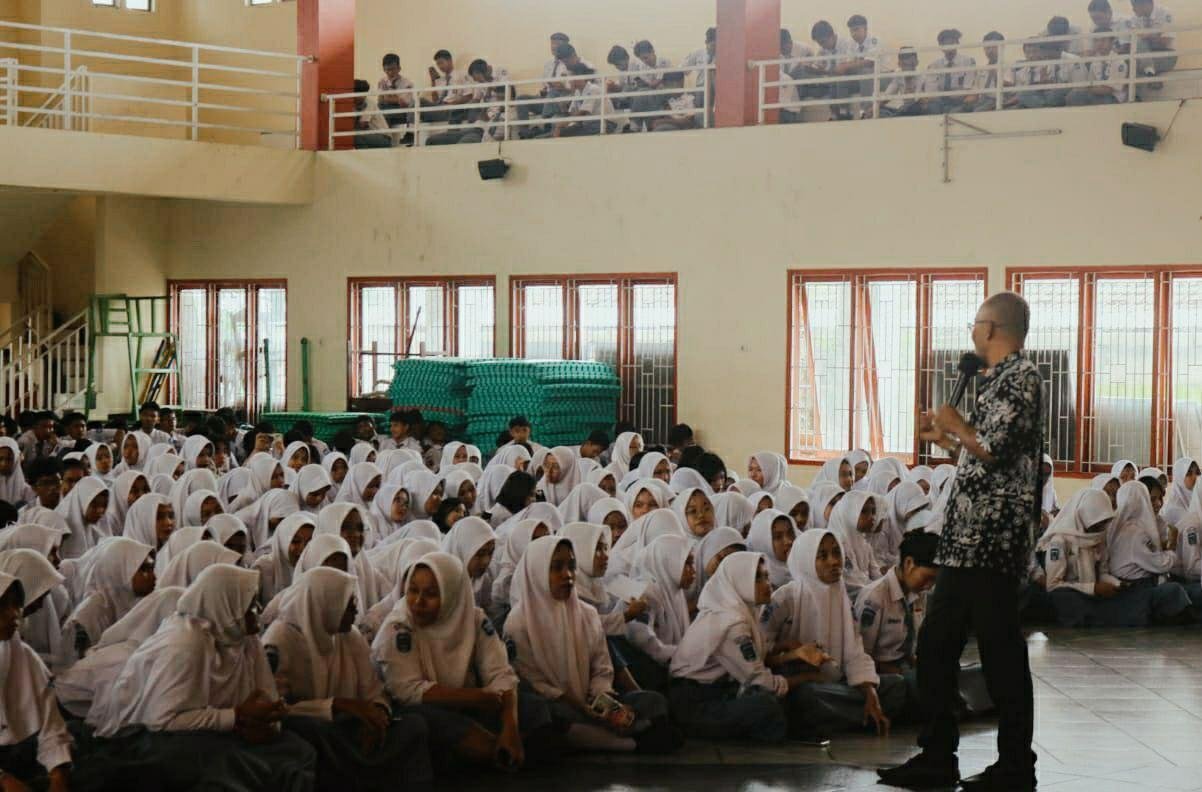Foto : Peserta didik SMA N 3 Pati di Gedung Serba Guna (Sumber. Mitrapost.com/Istimewa)