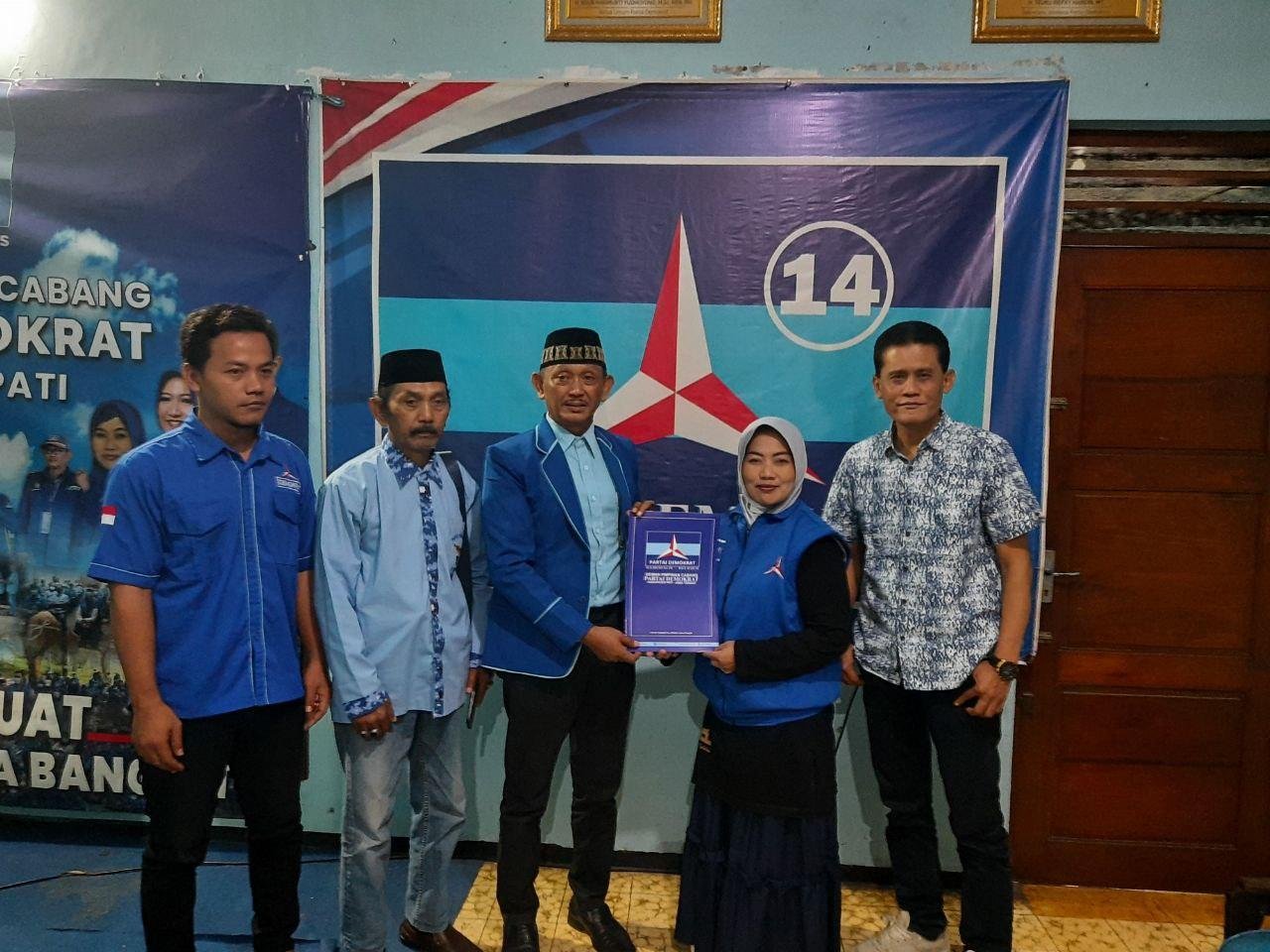 Foto: Suriyanto Mendaftar Bakal Calon Bupati Pati di Partai Demokrat (Sumber: mitrapost/kafi)