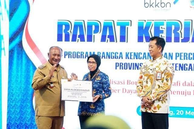 Foto: Pj Bupati Pati terima Dana Alokasi Khusus untuk Sub Bidang KB Tahun Anggaran 2024 (Mitrapost.com/ istimewa)