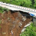 Foto: Longsor di Tol Bocimi (Sumber: istock)