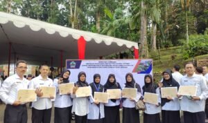 Foto: 16 sekolah asal Kabupaten Magelang, mendapat penghargaan Sekolah Adiwiyata dari Dinas Lingkungan Hidup dan Kehutanan (DLHK) Provinsi Jawa Tengah (Sumber: magelangkab)