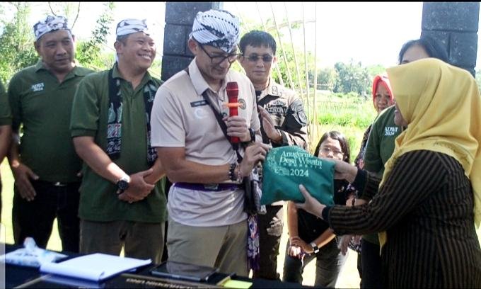 Menparekraf Sandiaga Salahudin Uno di pencanangan Desa Wisata Wanurejo menjadi desa wisata terbaik Indonesia