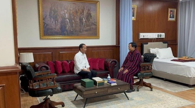Presiden Jokowi jenguk Menhan Prabowo di rumah sakit usai jalani operasi cedera kaki (Dok. Instagram) Presiden Jokowi jenguk Menhan Prabowo di rumah sakit usai jalani operasi cedera kaki (Dok. Instagram)