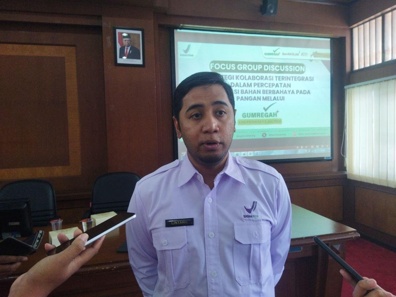 Foto : Lintang Kepala BPOM Semarang saat Melakukan Kunjungan di Kabupaten Pati. (Sumber. Mitrapost.com/Ilham)