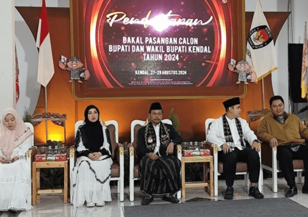 Berkas Pendaftaran Bupati Petahana Kendal Dico Ganinduto Ditolak KPU Berkas Pendaftaran Bupati