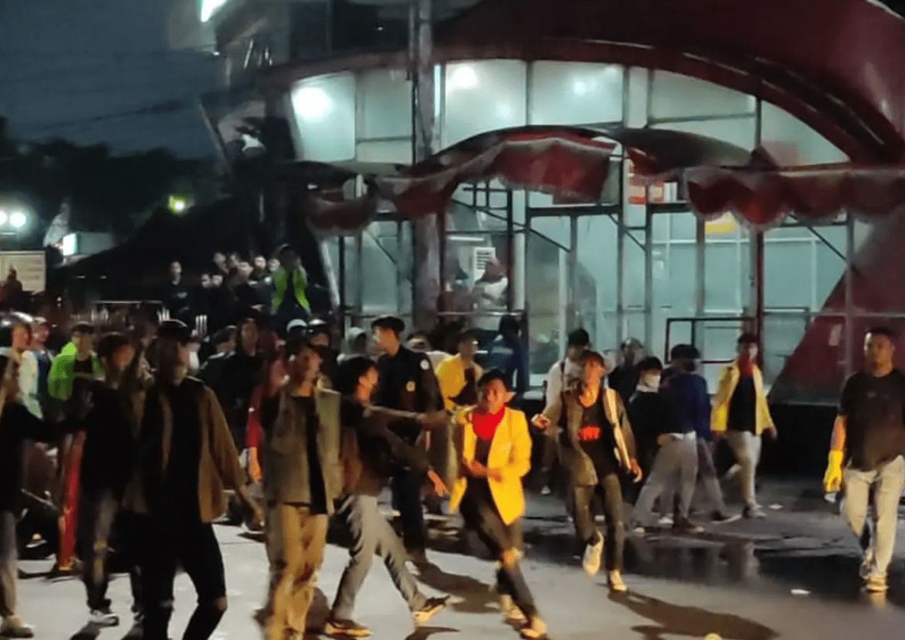 Unjuk Rasa Meminta Jokowi