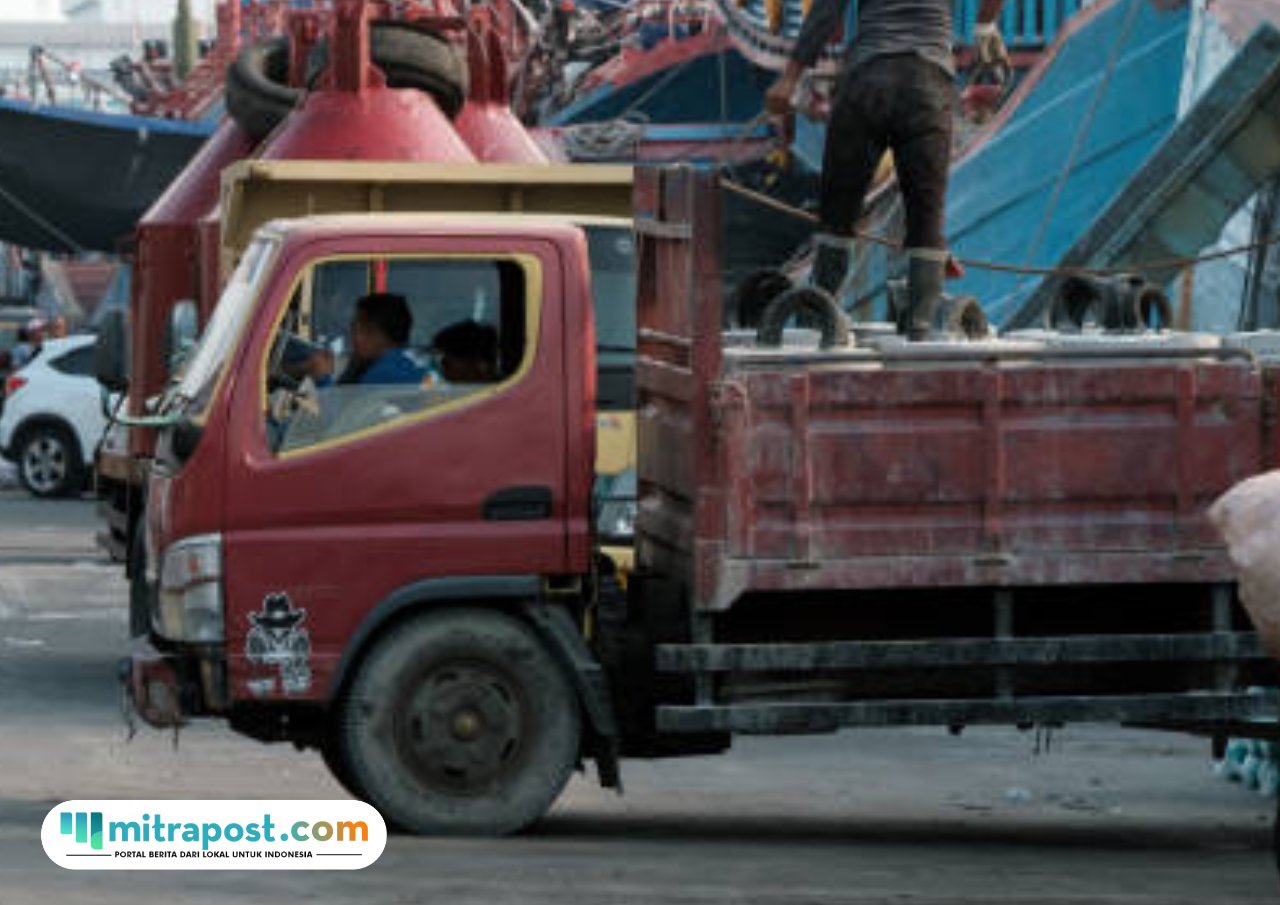 Ilustrasi truk pasir timah/istock