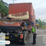 Foto : Truk Hino Tronton Box bernomor E-9169-E ringsek atas kejadian kecelakaan di Jalan Lingkar Selatan (JLS) turut Desa Widorokandang. (Sumber. Mitrapost.com/Polresta Pati)