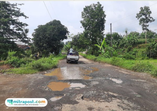 Foto: Ilustrasi jalan rusak di Kabupaten Pati (Mitrapost.com/ Kafi)