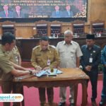 Foto: Pimpinan DPRD dan Bupati Pati Sudewo menandatangani Nota Kesepakatan Rancangan Awal RPJMD Kabupaten Pati tahun 2025-2029 di Ruang Rapat Paripurna DPRD Pati (Mitrapost.com/ Kafi)