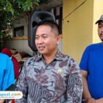 Foto: Sekretaris Komisi B Dewan Perwakilan Rakyat Daerah (DPRD) Kabupaten Pati, Mukit (baju batik) saat diwawancara (Mitrapost.com)