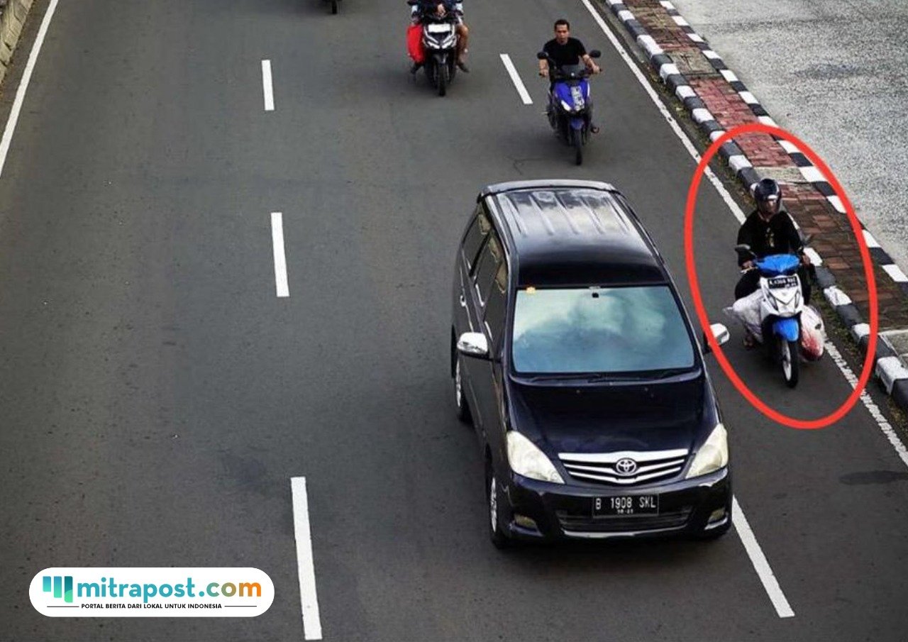 CCTV rekaman pelaku bawa karung berisi mayat dengan sepeda motor / istimewa