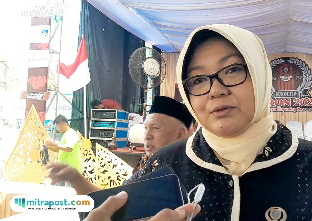 Foto : Anggota Komisi D DPRD Kabupaten Pati, Endah Sri Wahyuningati ditemui di Kecamatan Sukolilo saat kegiatan meron belum lama ini. (Sumber. Mitrapost.com/ Ilham)
