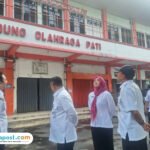 Foto: Bupati Pati Sudewo saat meninjau kembali GOR Pesantenan pada Rabu (14/5/2025) (Mitrapost.com/ Kafi)