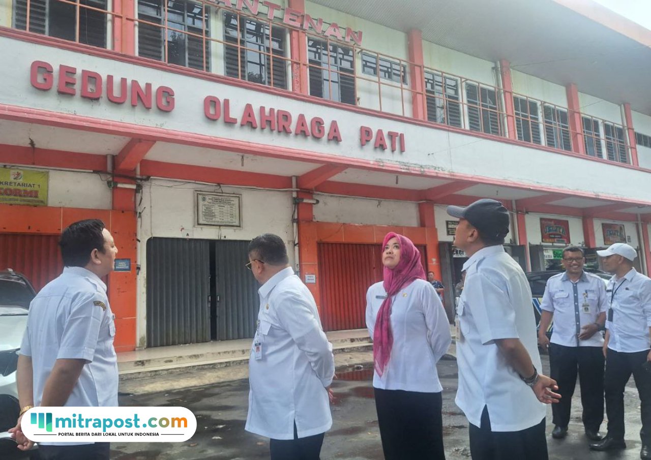 Foto: Bupati Pati Sudewo saat meninjau kembali GOR Pesantenan pada Rabu (14/5/2025) (Mitrapost.com/ Kafi)