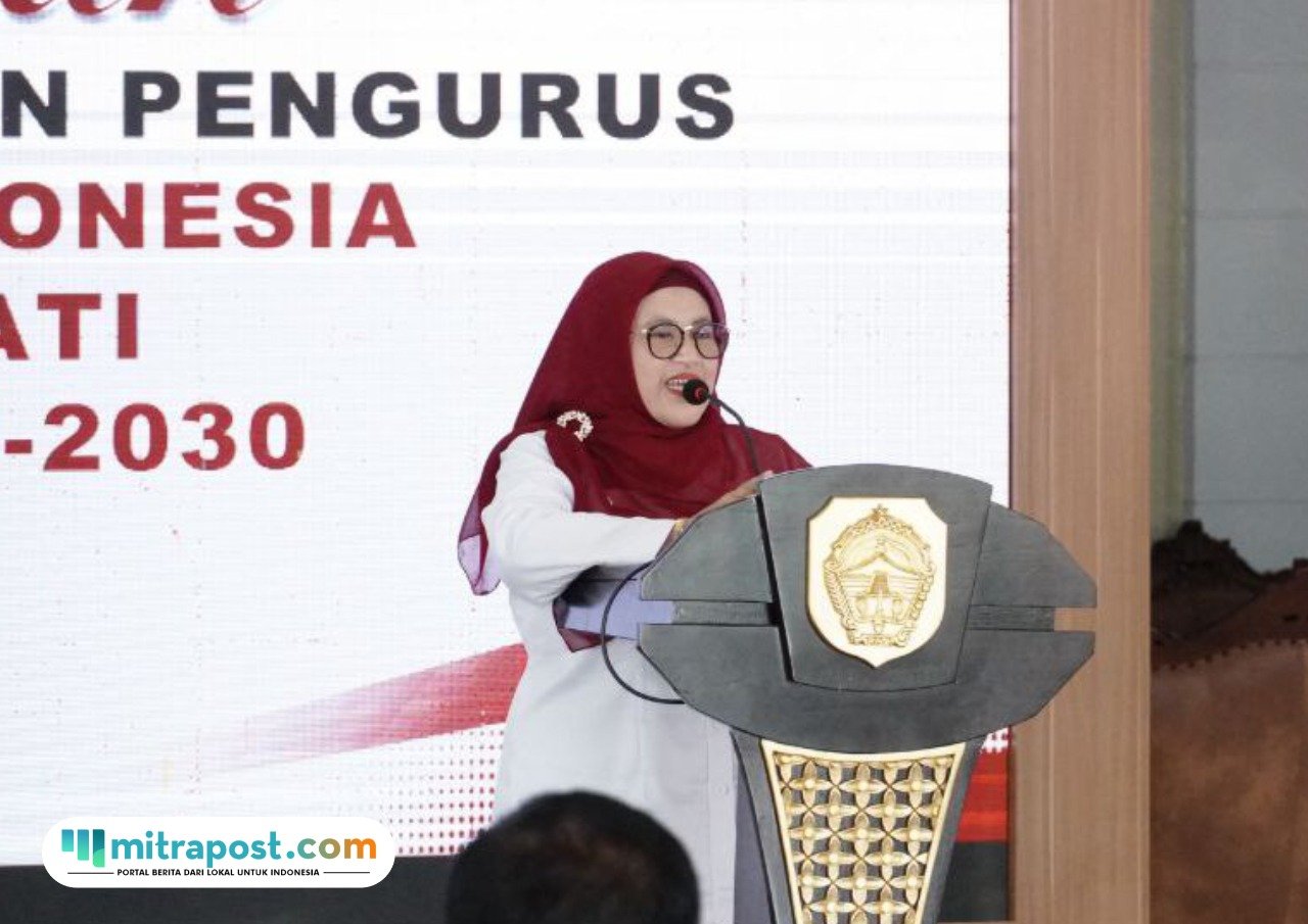 Foto : Ketua PMI Kabupaten Pati, Atik Kusdarwati memberikan sambutan di Pendopo Pati, Rabu (25/06/2025). (Dok. Humas Pemkab Pati)