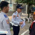 Foto : Dishub Pati mendatangi petugas juru parkir di area perkotaan, belum lama ini. (Dok. Dishub Kabupaten Pati)