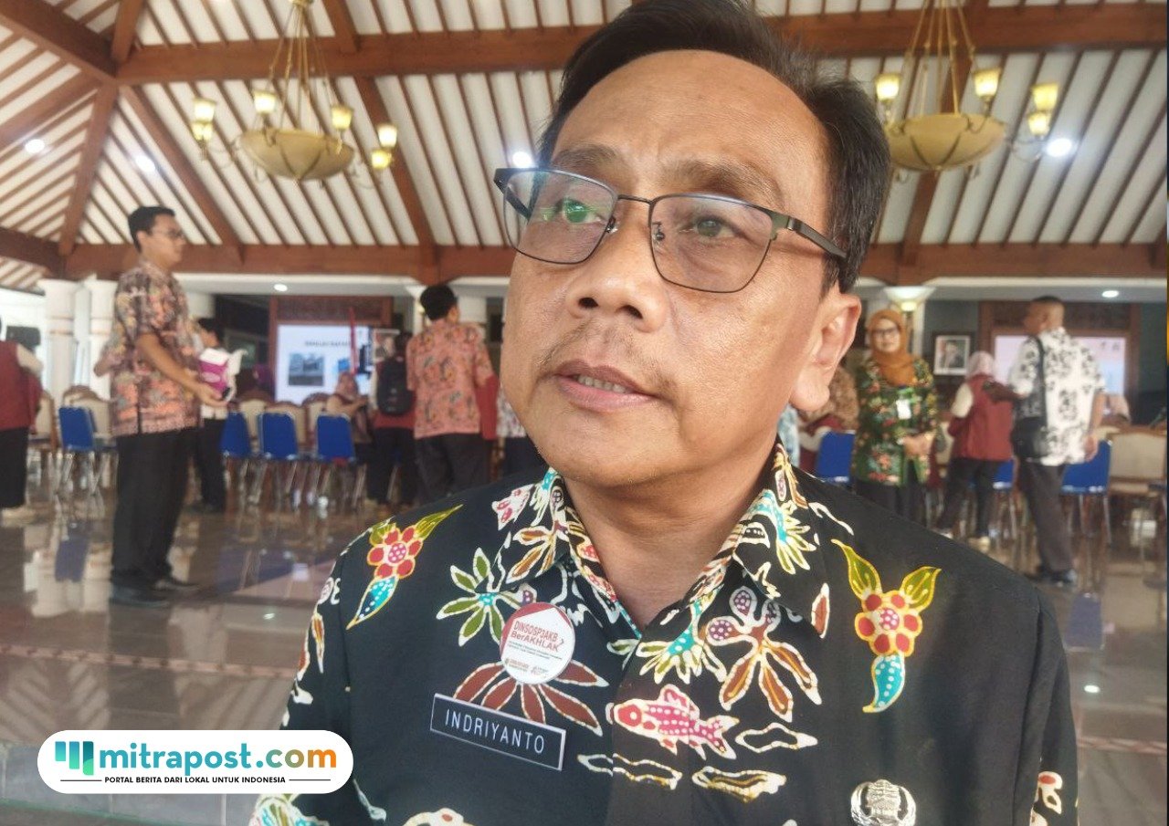 Foto : Kepala Dinsosp3akb Kabupaten Pati, Indriyanto ditemui di halaman Pendopo Kabupaten Pati. (Sumber. Mitrapost.com/ Ilham)